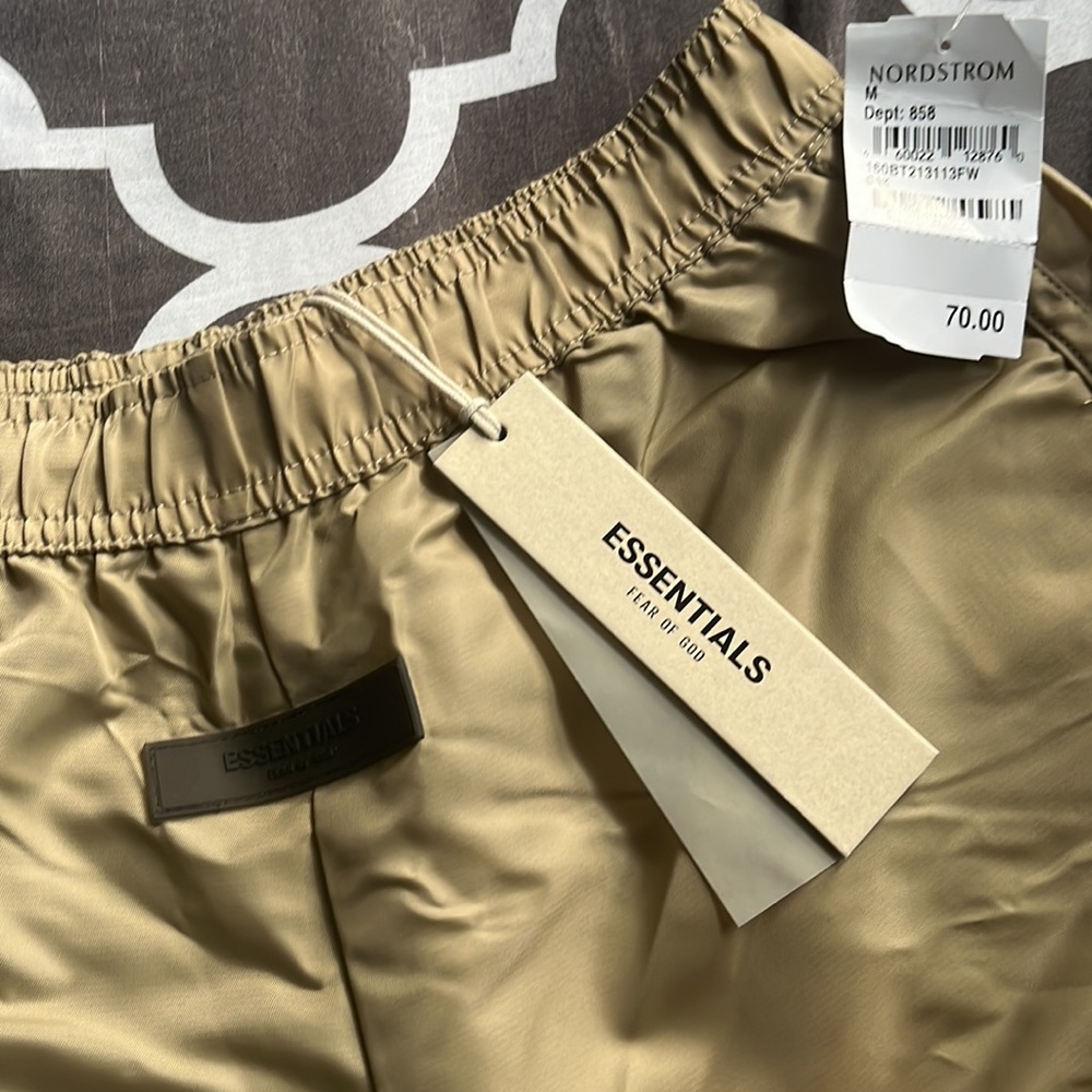 Size M - Picture 4 of 4